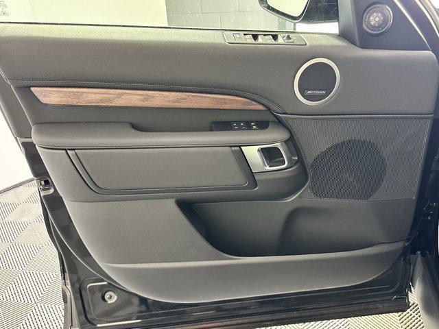 new 2025 Land Rover Discovery car, priced at $70,053