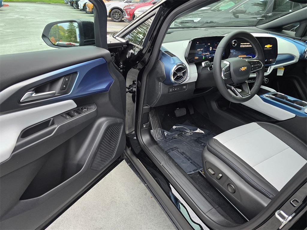 new 2026 Chevrolet Equinox car, priced at $37,610