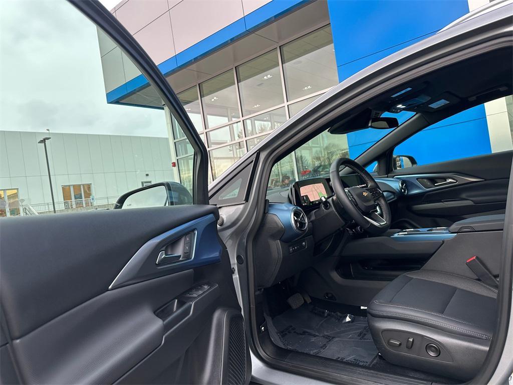 used 2025 Chevrolet Equinox EV car, priced at $27,995