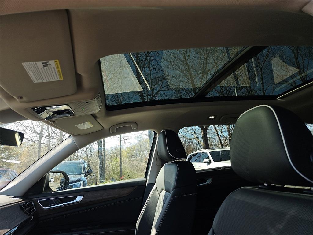 new 2025 Volkswagen Atlas car, priced at $54,175