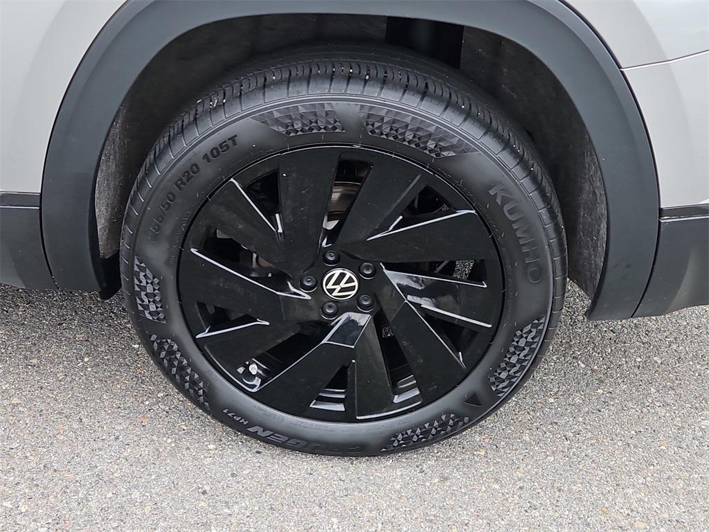 used 2024 Volkswagen Atlas car, priced at $35,987