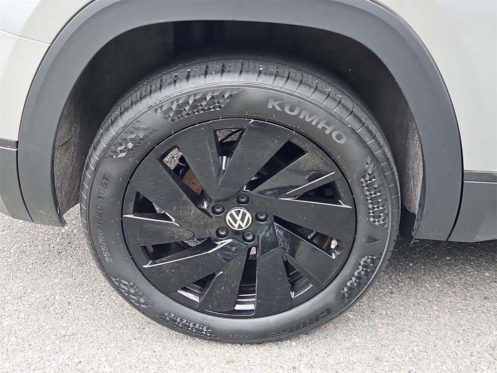 used 2024 Volkswagen Atlas car, priced at $35,987
