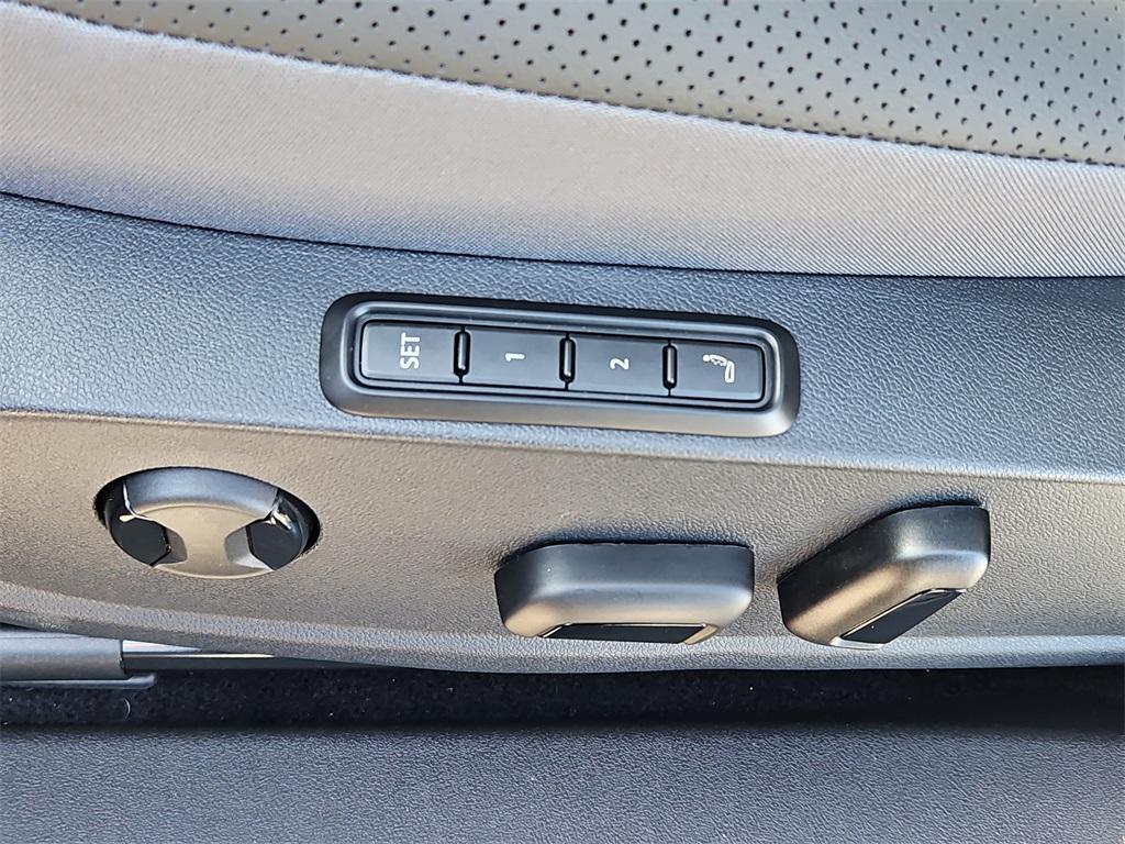 new 2025 Volkswagen ID.4 car, priced at $58,373