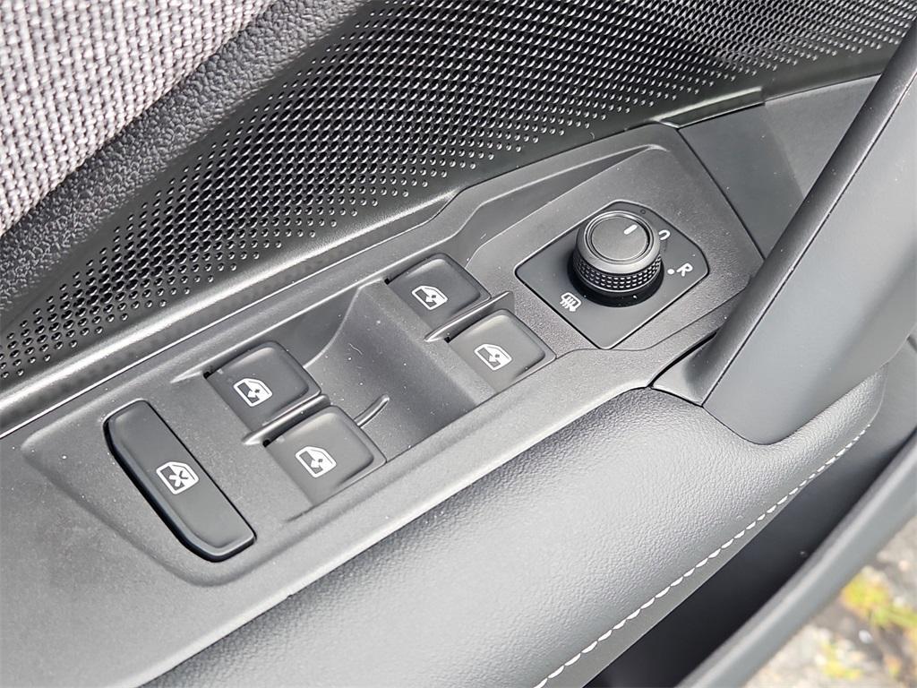 new 2025 Volkswagen Tiguan car, priced at $32,188
