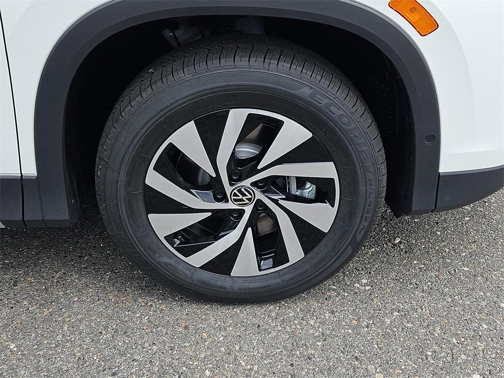 new 2025 Volkswagen Tiguan car, priced at $32,188