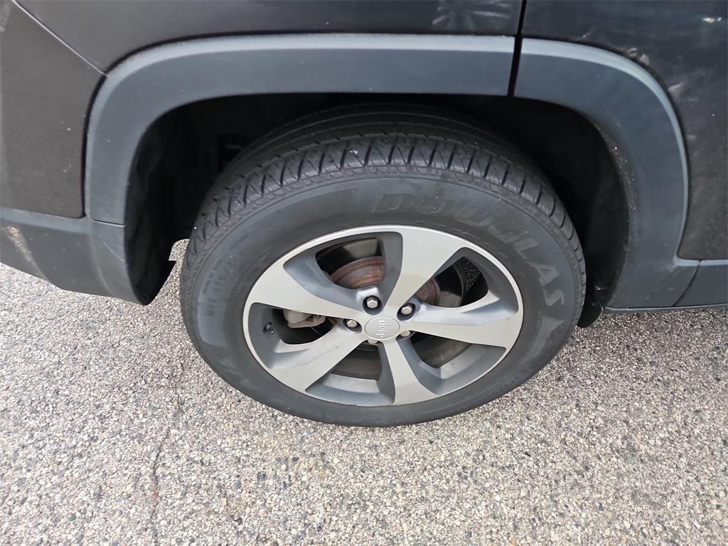 used 2019 Jeep Cherokee car, priced at $15,987