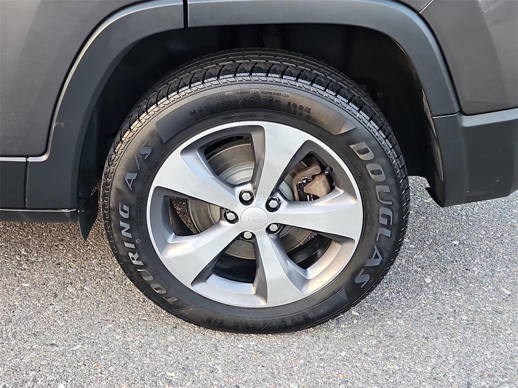 used 2019 Jeep Cherokee car, priced at $15,499