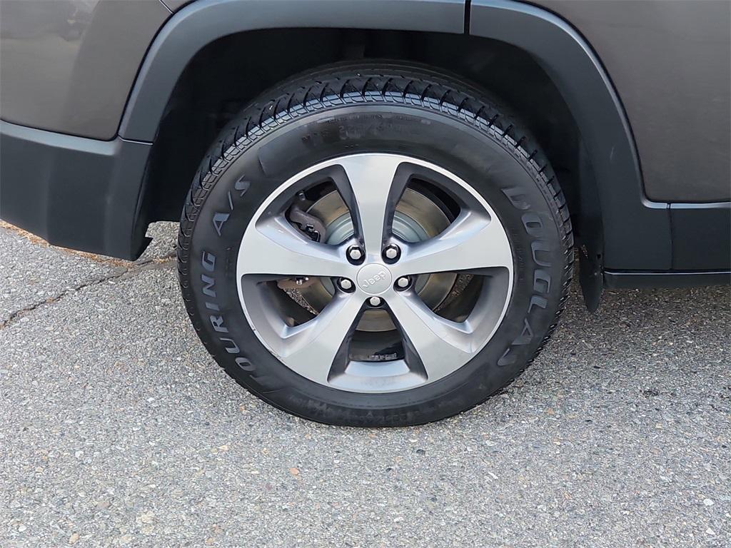 used 2019 Jeep Cherokee car, priced at $15,499