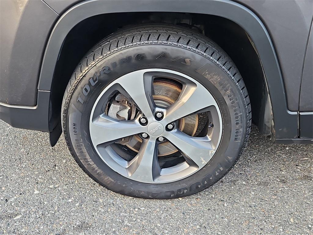 used 2019 Jeep Cherokee car, priced at $15,499