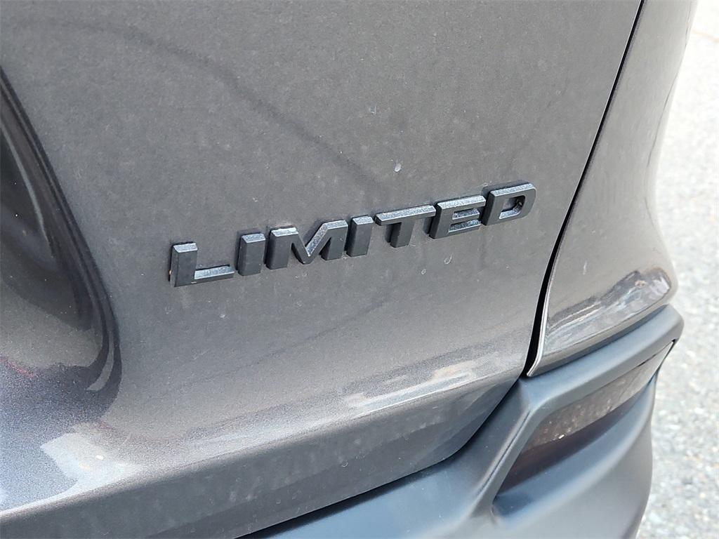 used 2019 Jeep Cherokee car, priced at $15,499