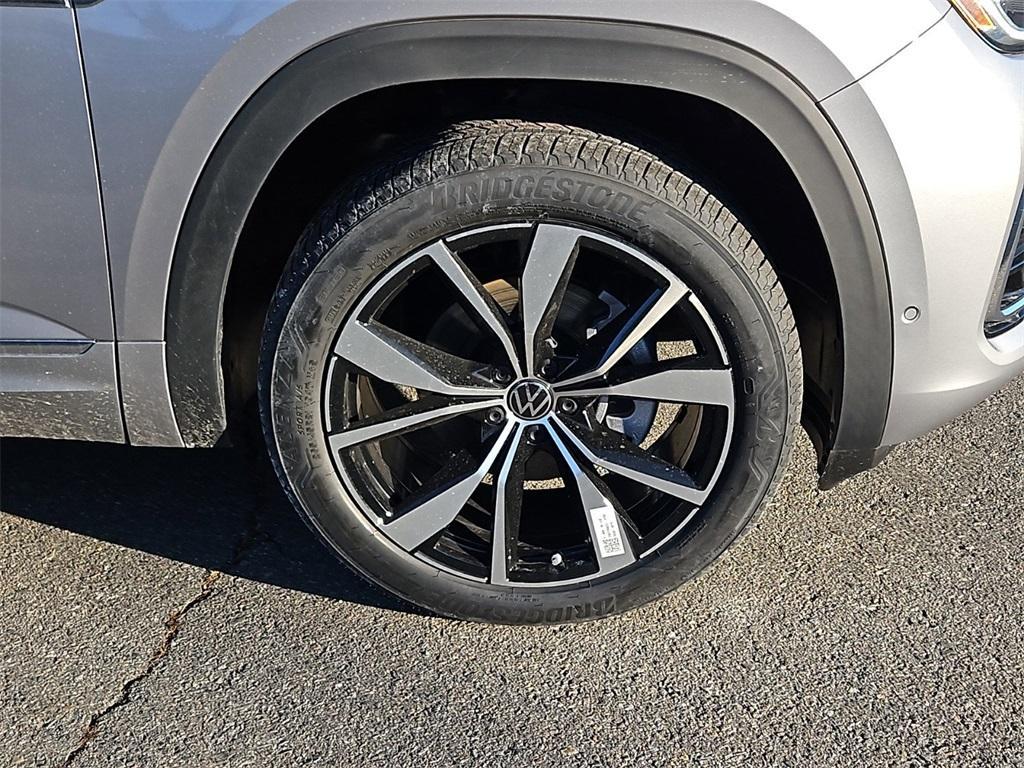 new 2025 Volkswagen Atlas car, priced at $54,646