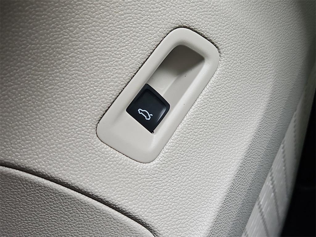new 2025 Volkswagen Atlas car, priced at $55,030