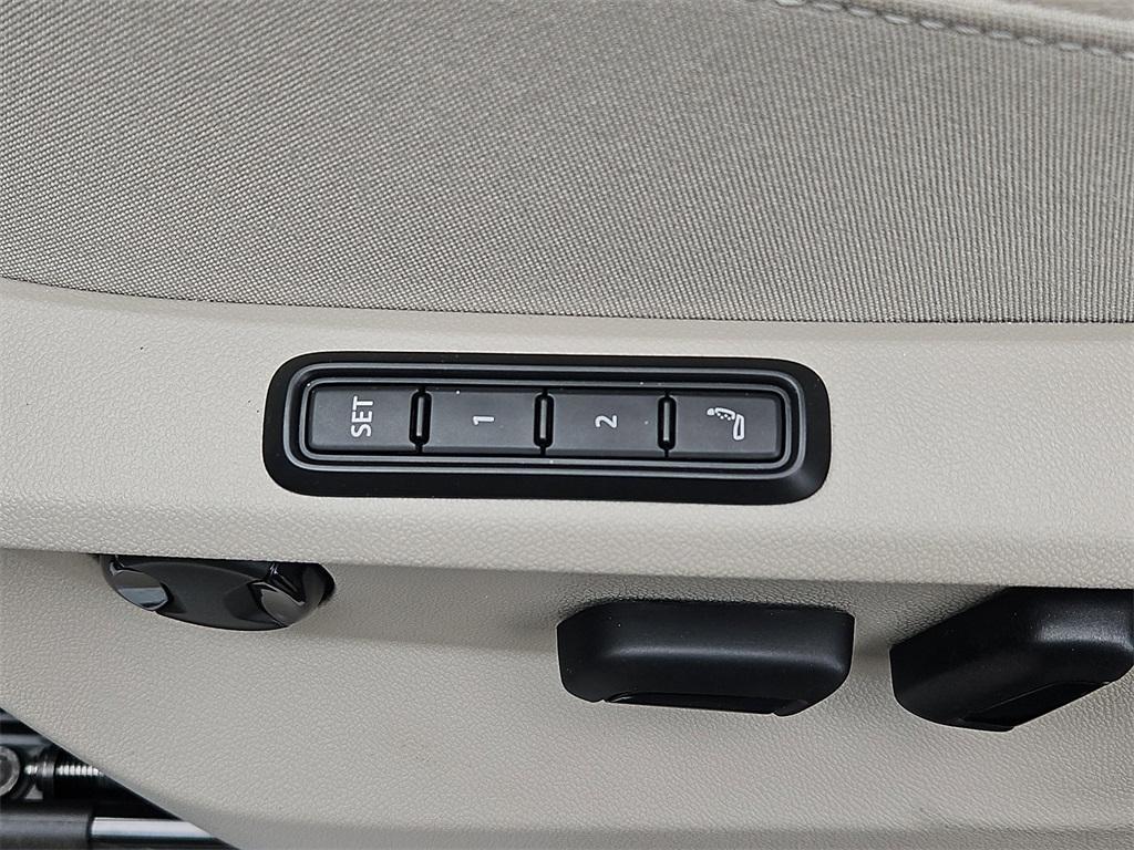 new 2025 Volkswagen Atlas car, priced at $55,030