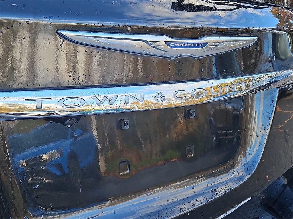 used 2014 Chrysler Town & Country car, priced at $11,999
