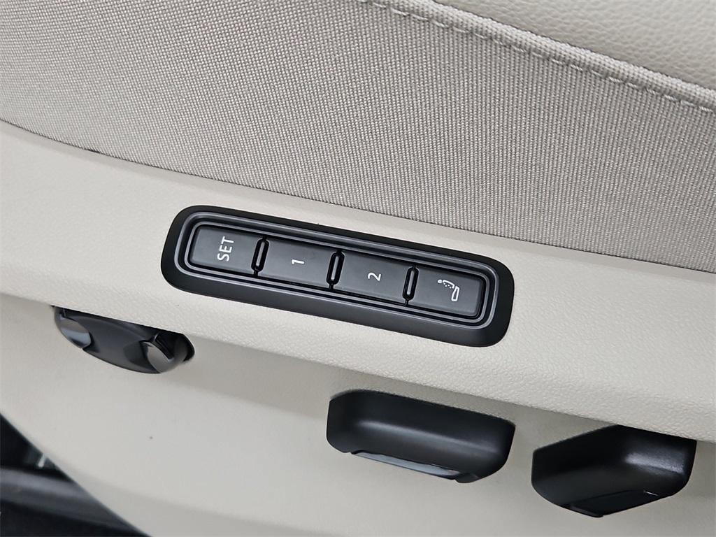 new 2026 Volkswagen Atlas car, priced at $55,864