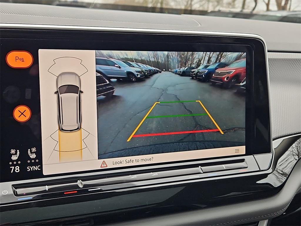 new 2025 Volkswagen Atlas car, priced at $47,987