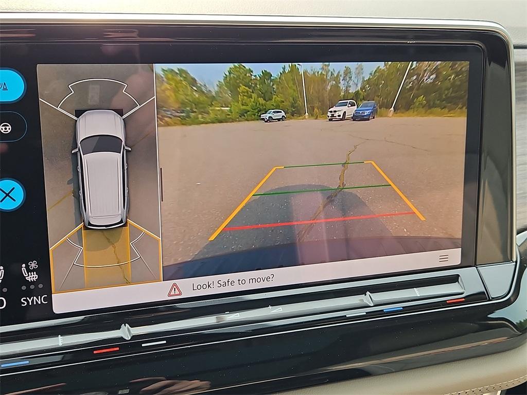 new 2025 Volkswagen Atlas car, priced at $54,048