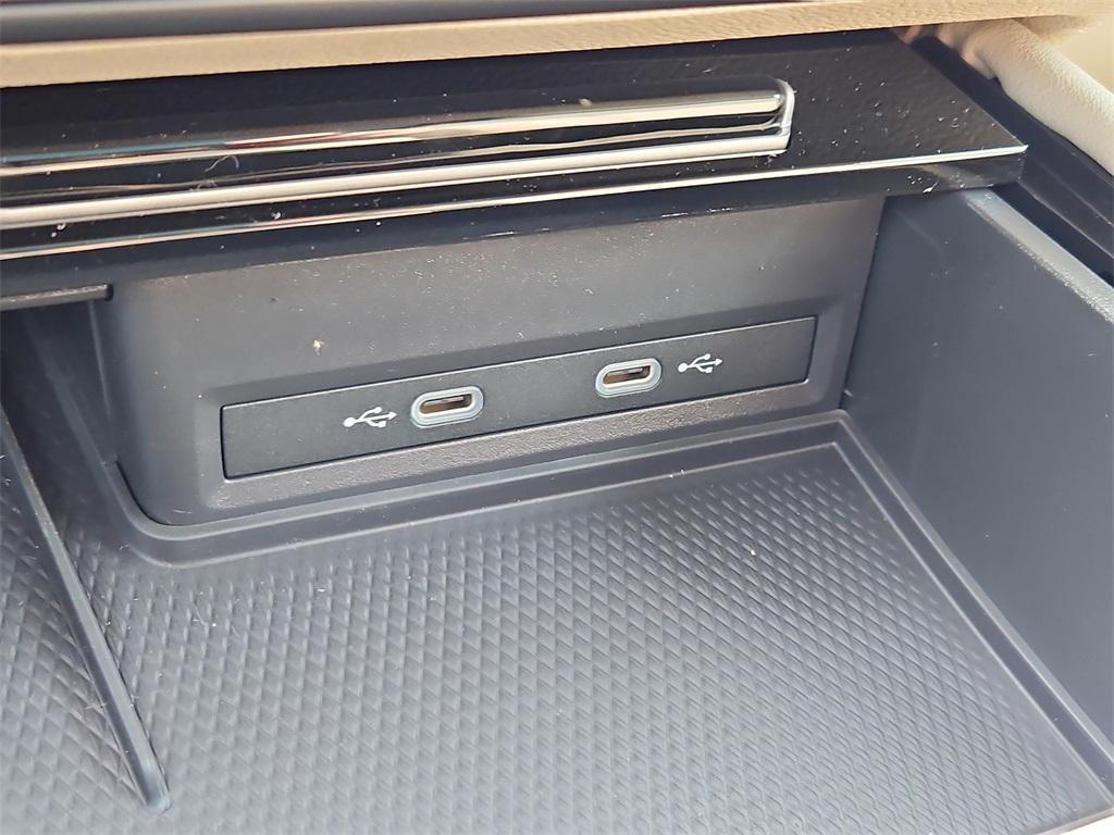 new 2025 Volkswagen Atlas car, priced at $54,048