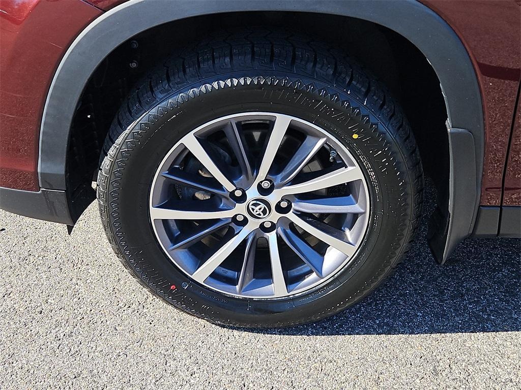 used 2019 Toyota Highlander car, priced at $29,487