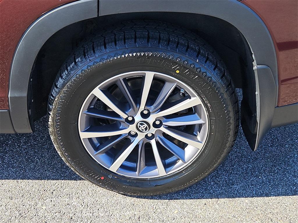 used 2019 Toyota Highlander car, priced at $29,487