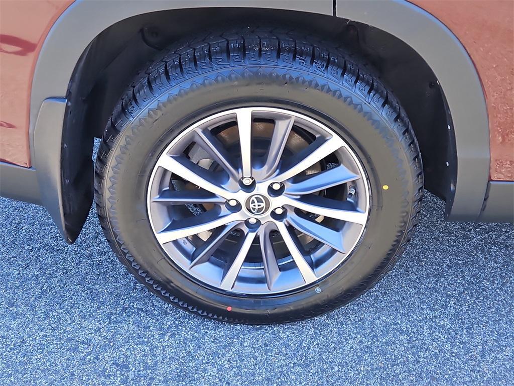used 2019 Toyota Highlander car, priced at $29,487