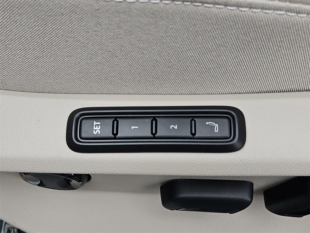 new 2025 Volkswagen Atlas car, priced at $54,048