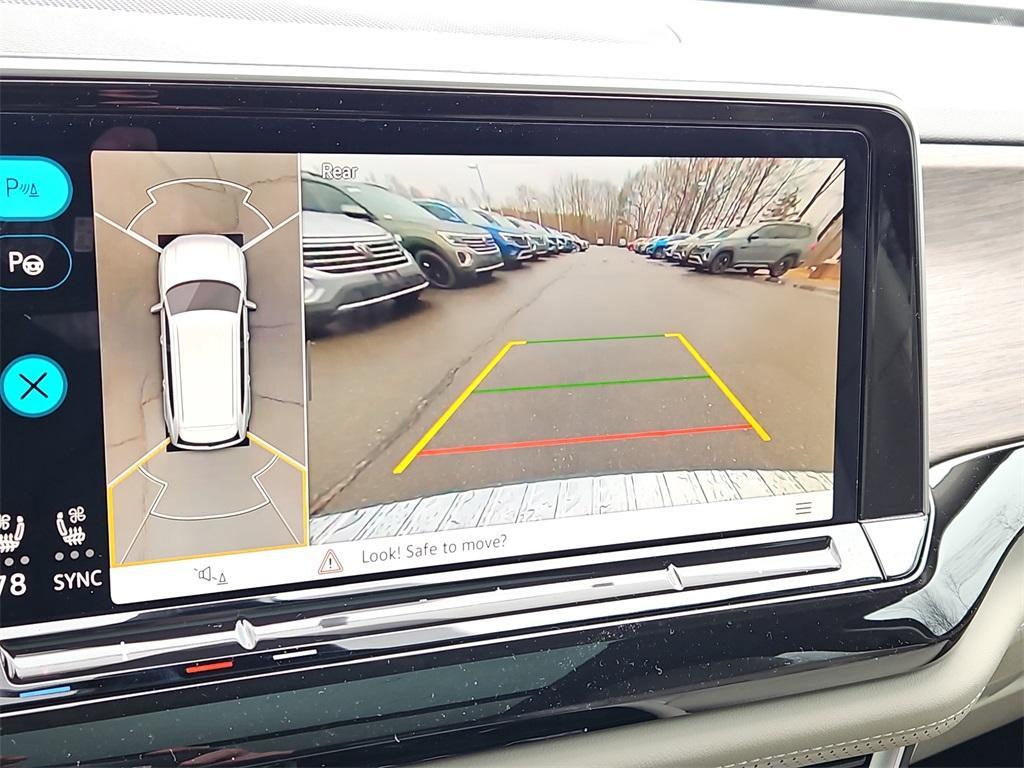 new 2025 Volkswagen Atlas car, priced at $54,048