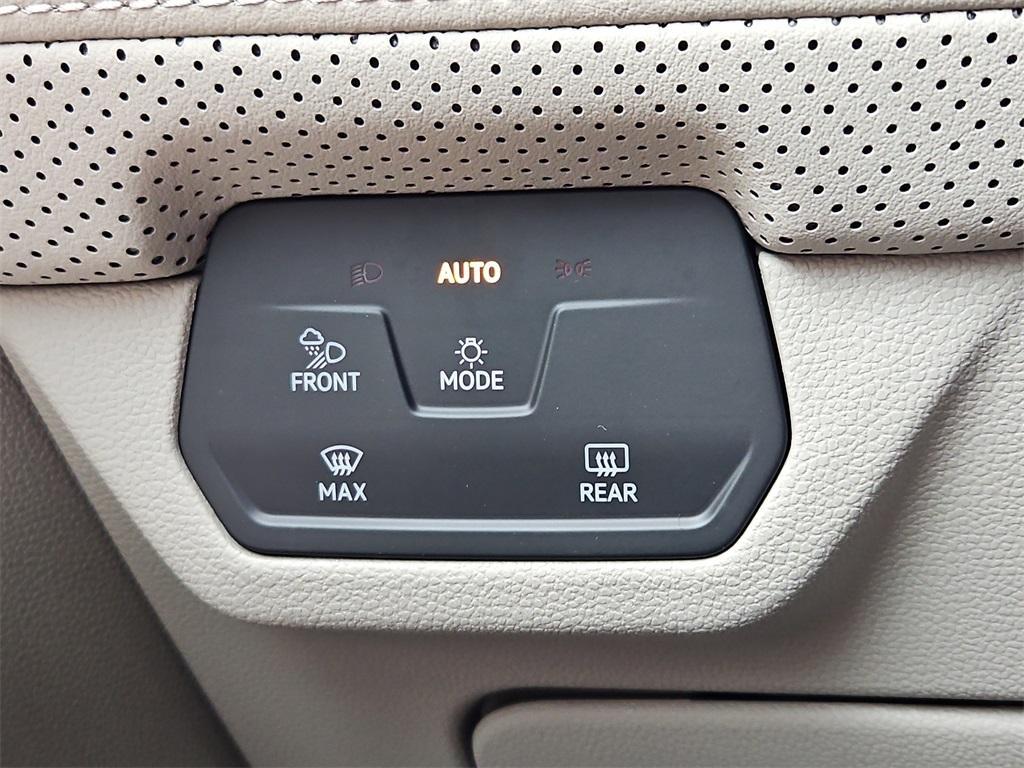 new 2025 Volkswagen Atlas car, priced at $54,048