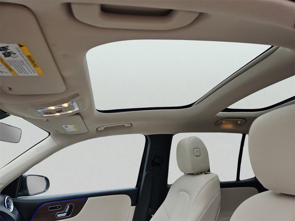 used 2022 Mercedes-Benz GLB 250 car, priced at $34,987