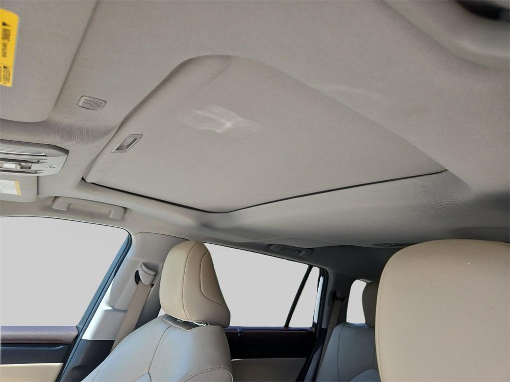 used 2022 Toyota Highlander car, priced at $34,999