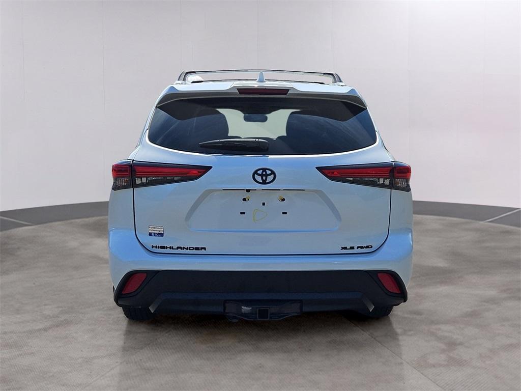 used 2022 Toyota Highlander car, priced at $34,999