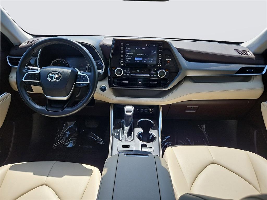 used 2022 Toyota Highlander car, priced at $34,999