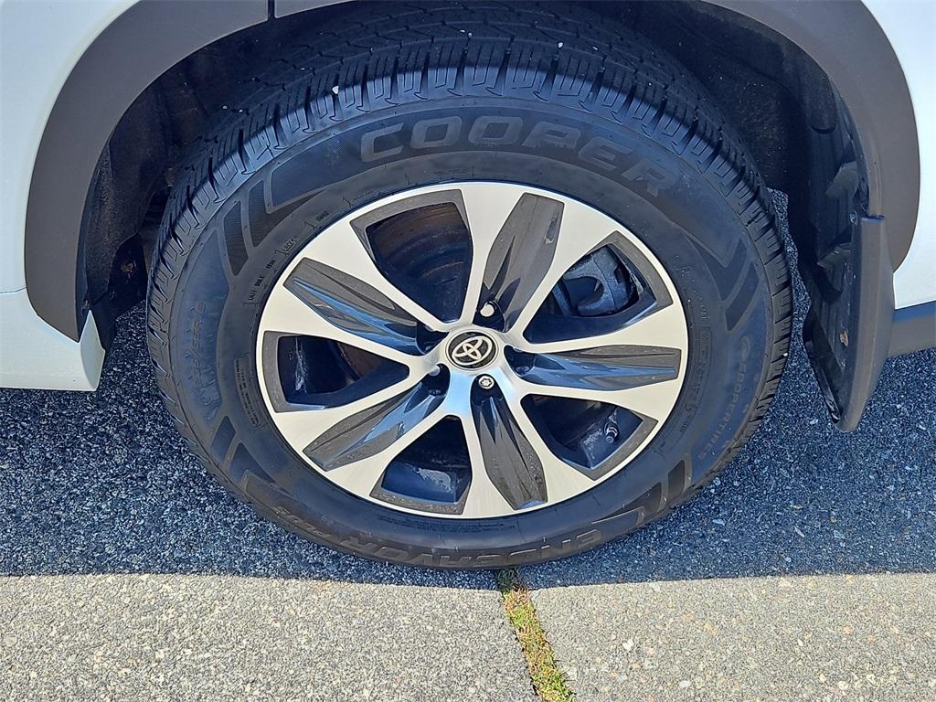used 2022 Toyota Highlander car, priced at $34,999