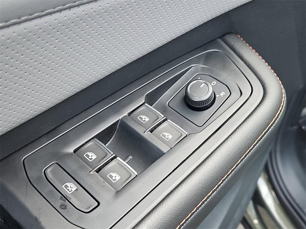 new 2025 Volkswagen Atlas car, priced at $47,300
