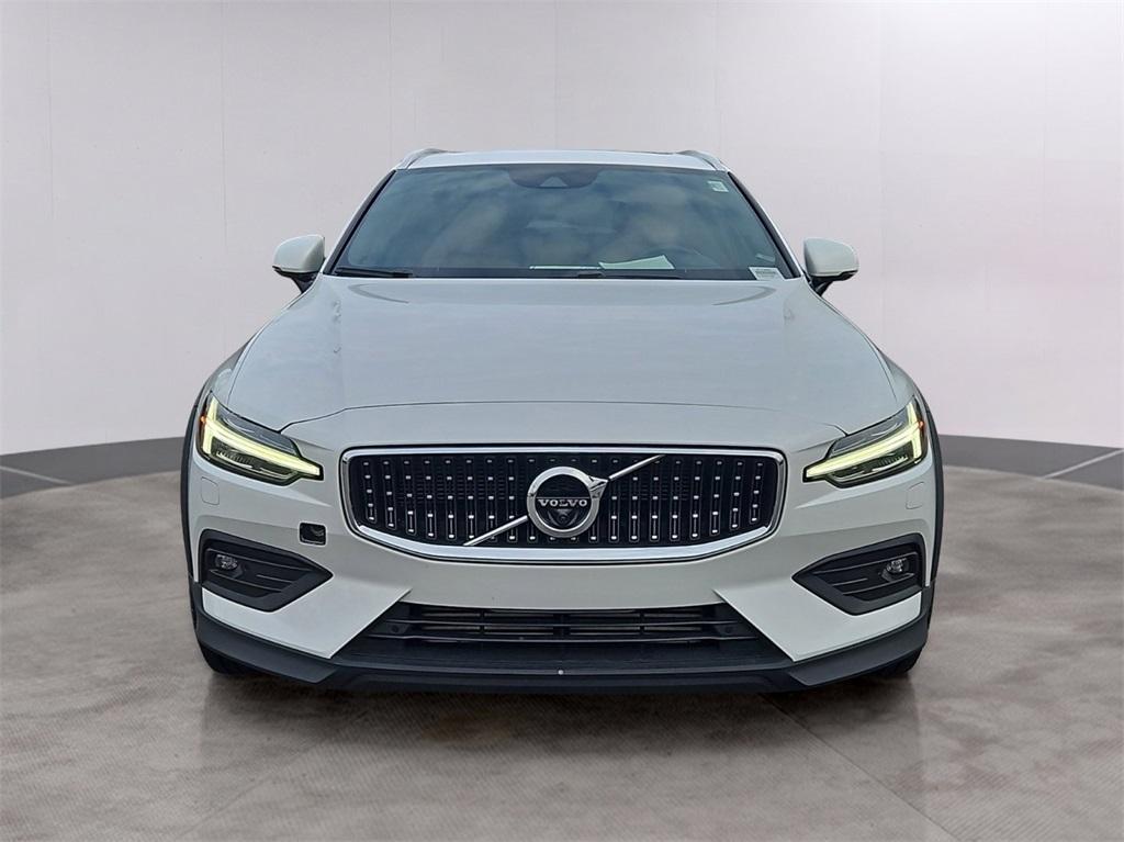 used 2020 Volvo V60 Cross Country car, priced at $29,987