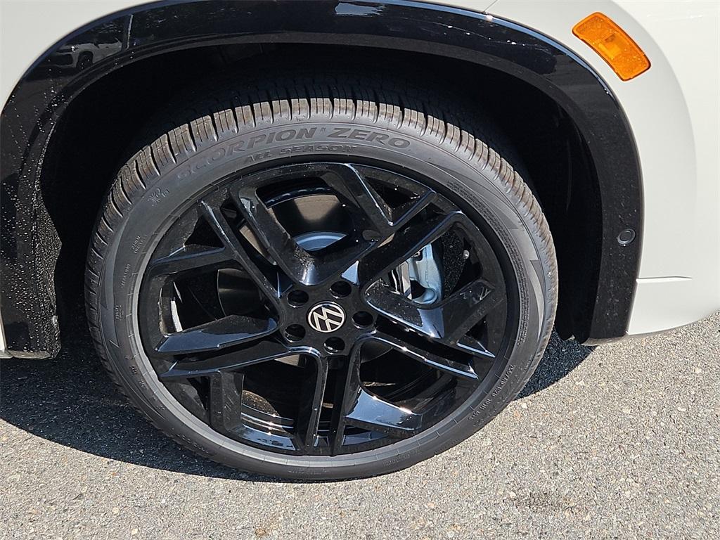 new 2025 Volkswagen Tiguan car, priced at $39,062