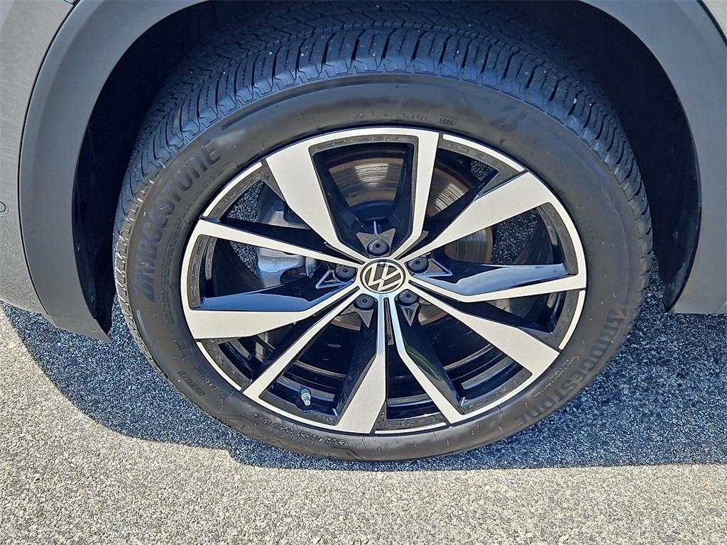 used 2024 Volkswagen Atlas car, priced at $45,299