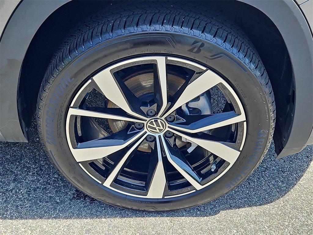 used 2024 Volkswagen Atlas car, priced at $45,299