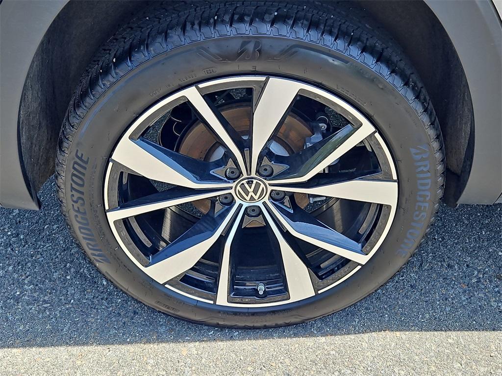 used 2024 Volkswagen Atlas car, priced at $45,299