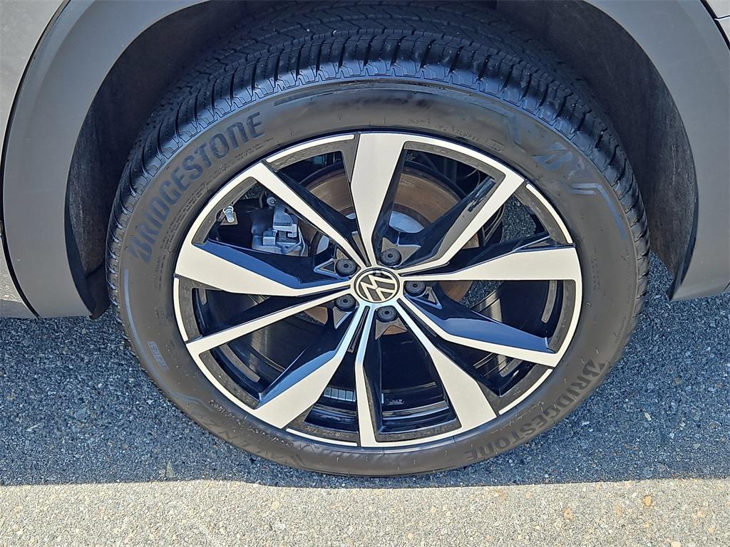 used 2024 Volkswagen Atlas car, priced at $45,299