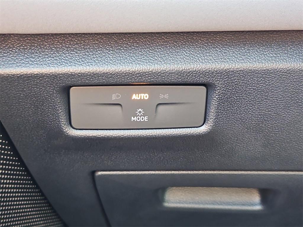 new 2025 Volkswagen Tiguan car, priced at $35,930