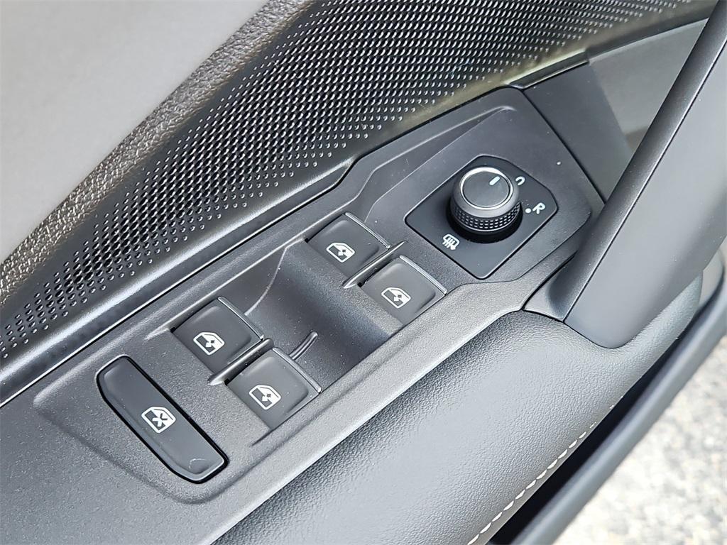 new 2025 Volkswagen Tiguan car, priced at $35,930