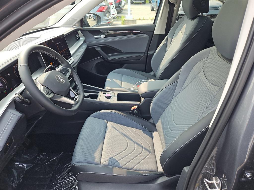 new 2025 Volkswagen Tiguan car, priced at $35,930