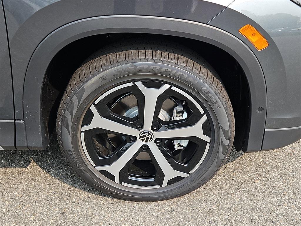 new 2025 Volkswagen Tiguan car, priced at $35,930