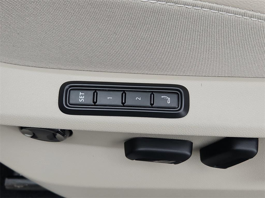 new 2025 Volkswagen Atlas car, priced at $54,312