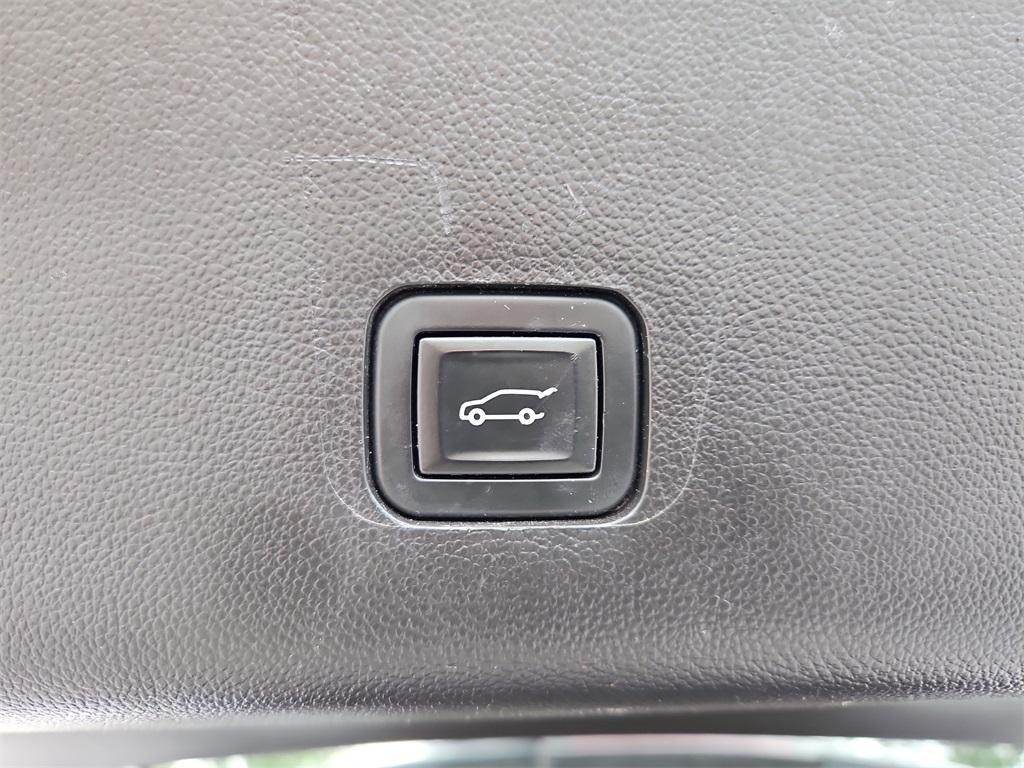 used 2020 Chevrolet Traverse car, priced at $20,999
