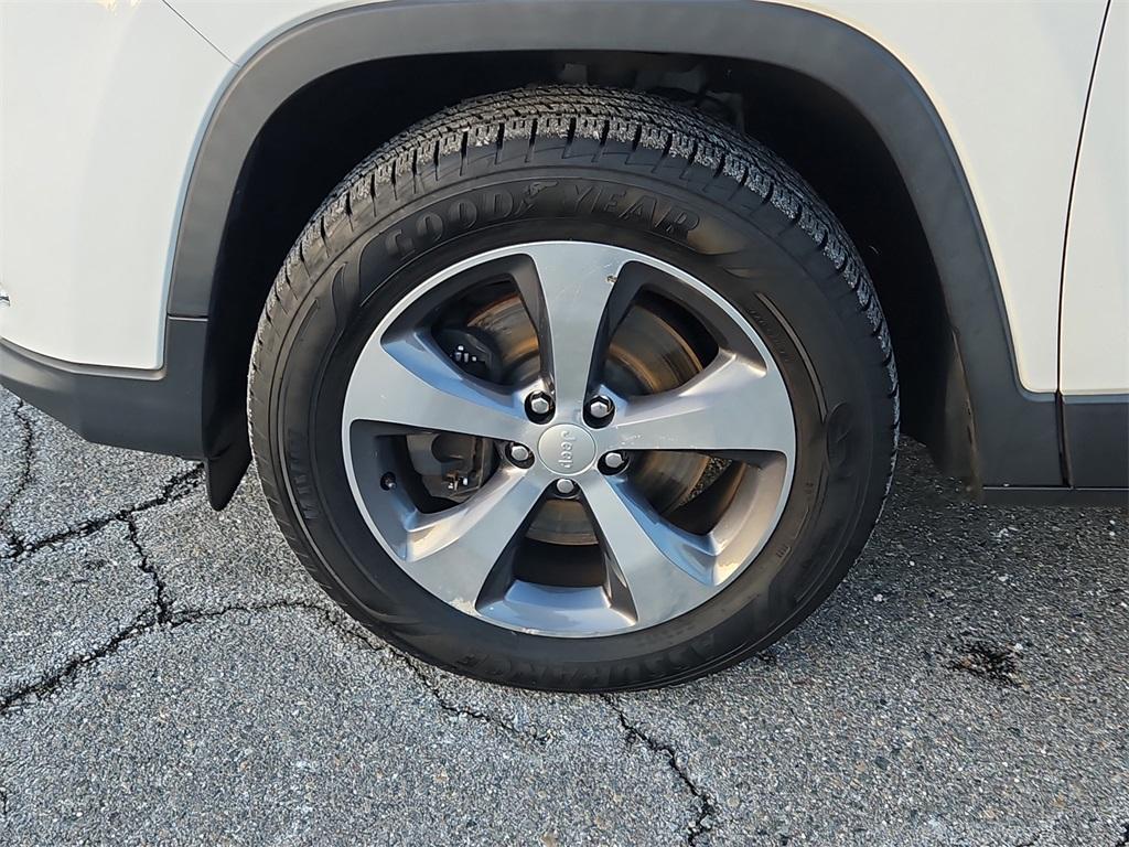 used 2019 Jeep Cherokee car, priced at $17,499