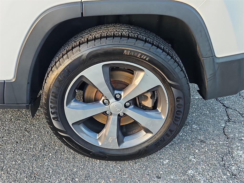 used 2019 Jeep Cherokee car, priced at $17,499