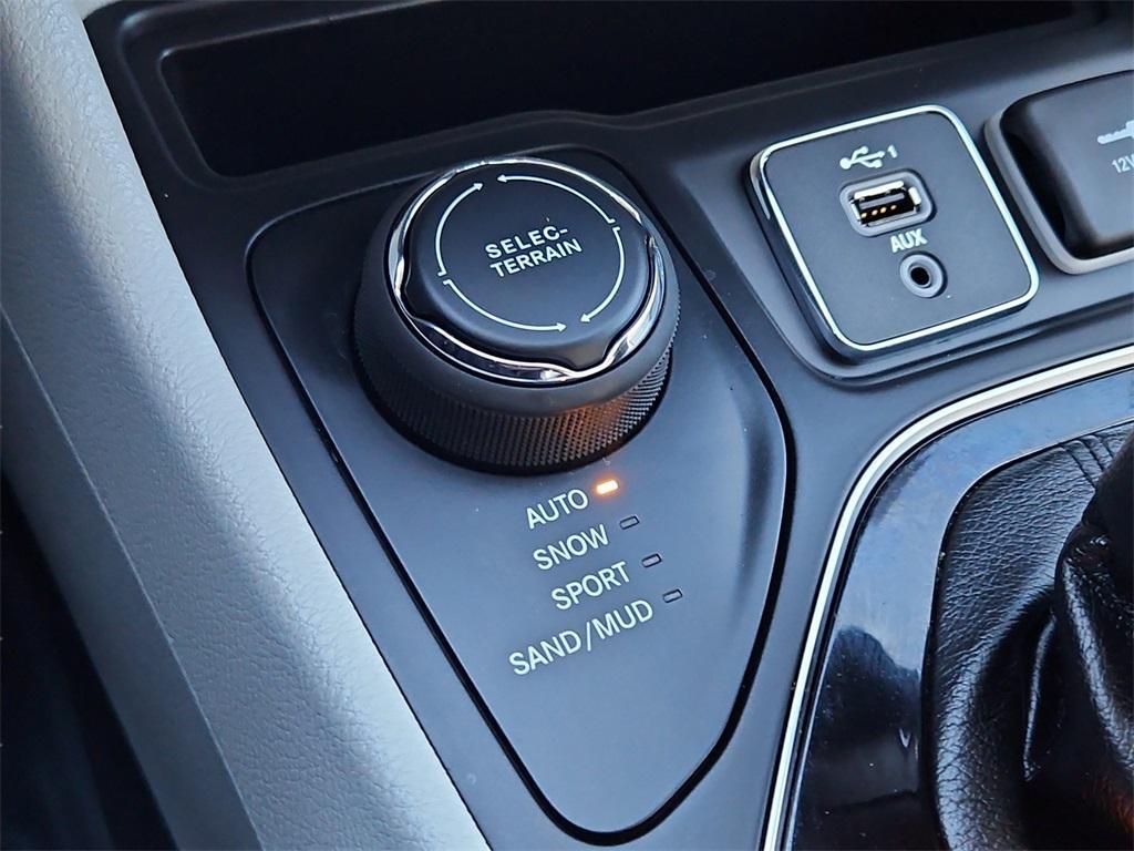 used 2019 Jeep Cherokee car, priced at $17,499