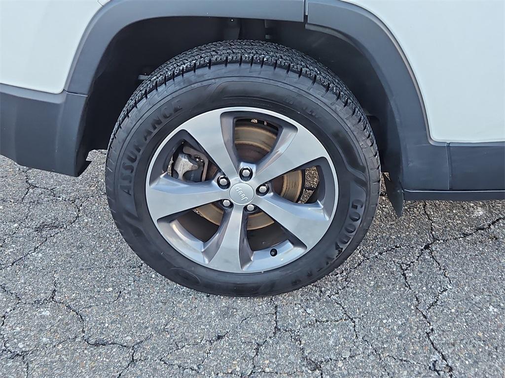 used 2019 Jeep Cherokee car, priced at $17,499